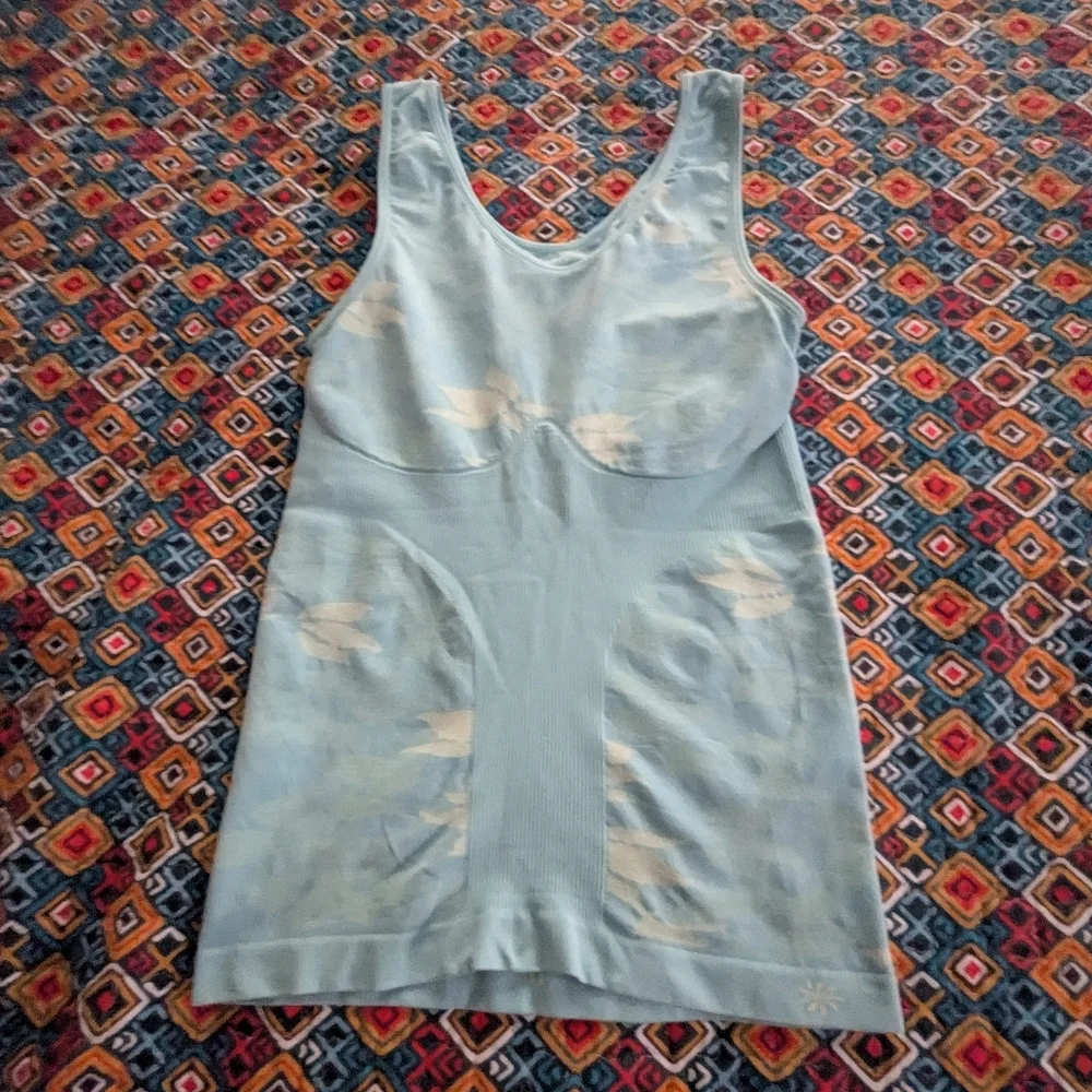 Athleta Light Blue Patterned Workout Top - Picture 2 of 4
